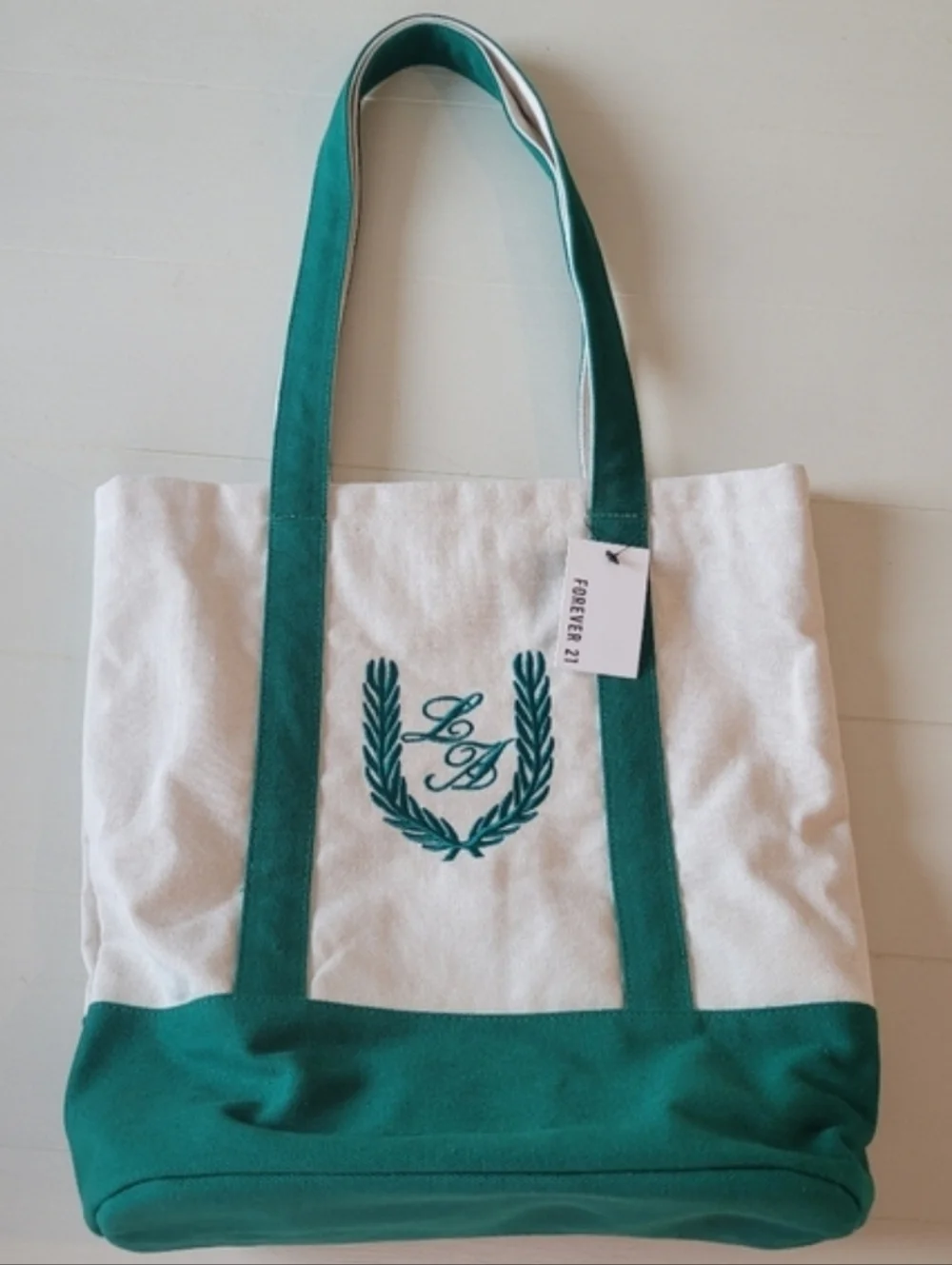 🆕️ Forever 21 Two Tone Embroidered LA Tote Bag